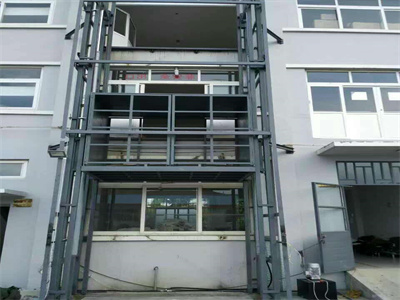 室外導(dǎo)軌式升降機(jī)
